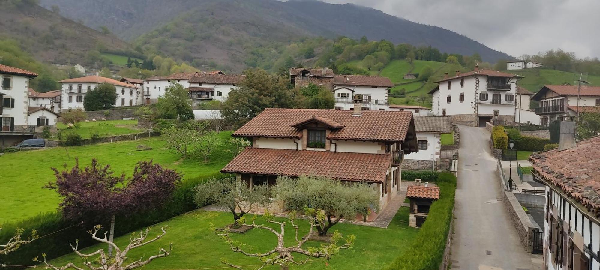 Hostal Mendaurpe Ituren Exterior photo